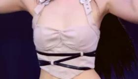 제니의 헐렁한 숏팬츠, 이거 실화? 👀